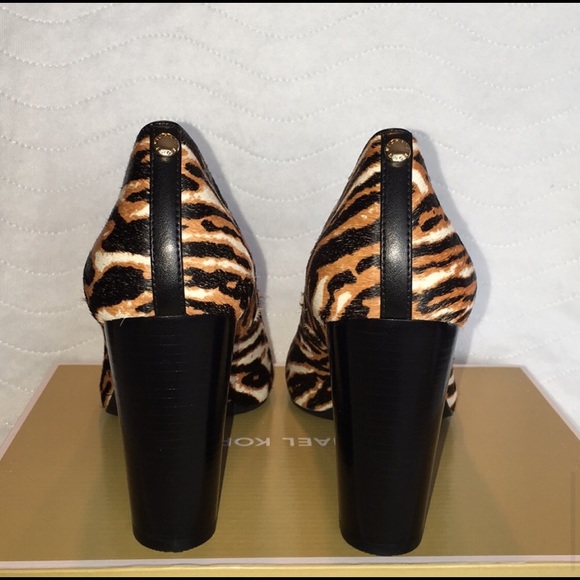 Michael Kors Pump Dark Camel Size 9 NIB - Picture 11 of 14